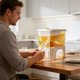 thumbnail image 5 of Jarra dispensadora de agua fría de gran capacidad con grifo | Cubo para bebidas para zumos, té y bebidas de frutas | Jarra de plástico apto para alimentos para refrigerador, 5 of 6