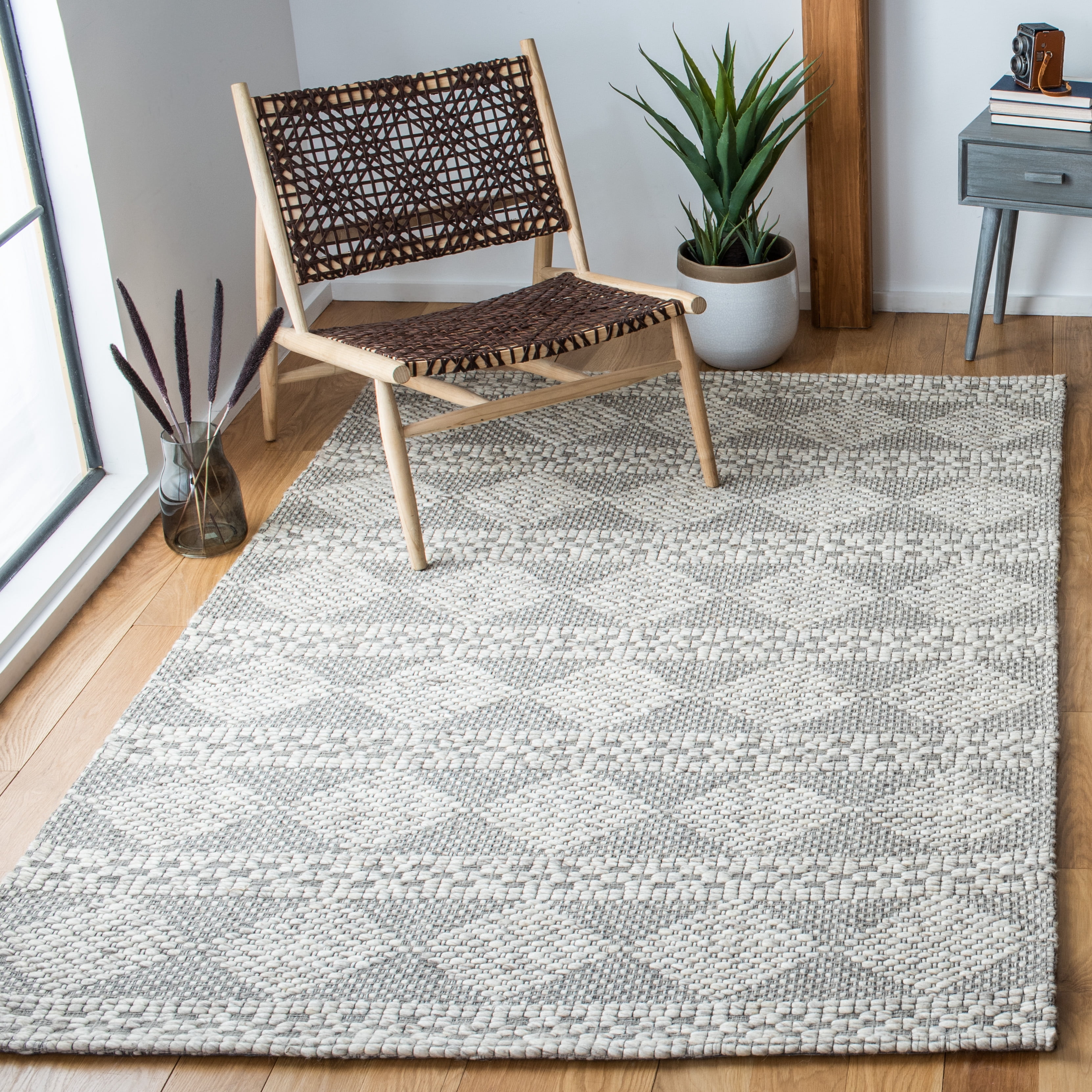 SAFAVIEH Marbella Matilda Diamond Area Rug, Beige/Grey, 6' x 9'