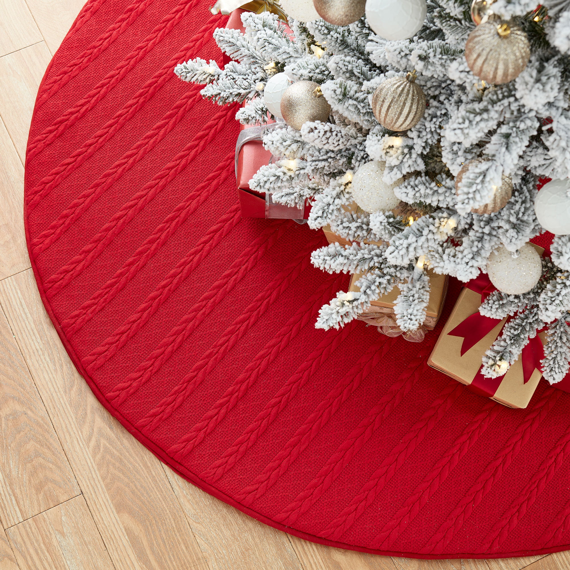 Details about   Holiday Living 56 Inch Knit Tree Skirt Red/Black/Tan With Faux Fur Border 