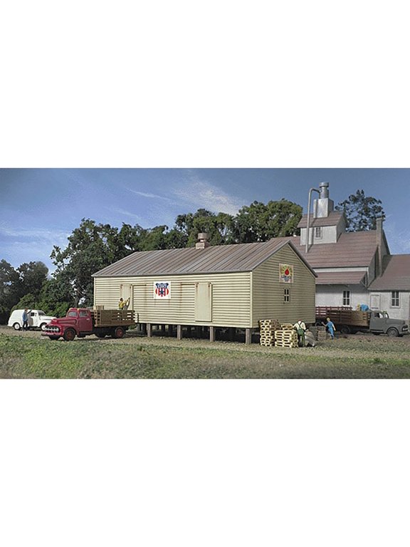 N Scale Building/Structure Kit Co-op Storage Shed Pilings