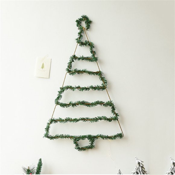 Un pack de 550 cm de guirnalda artificial de ratán Norfolk - Decoración navideña verde sintética para decoraciones navideñas interiores