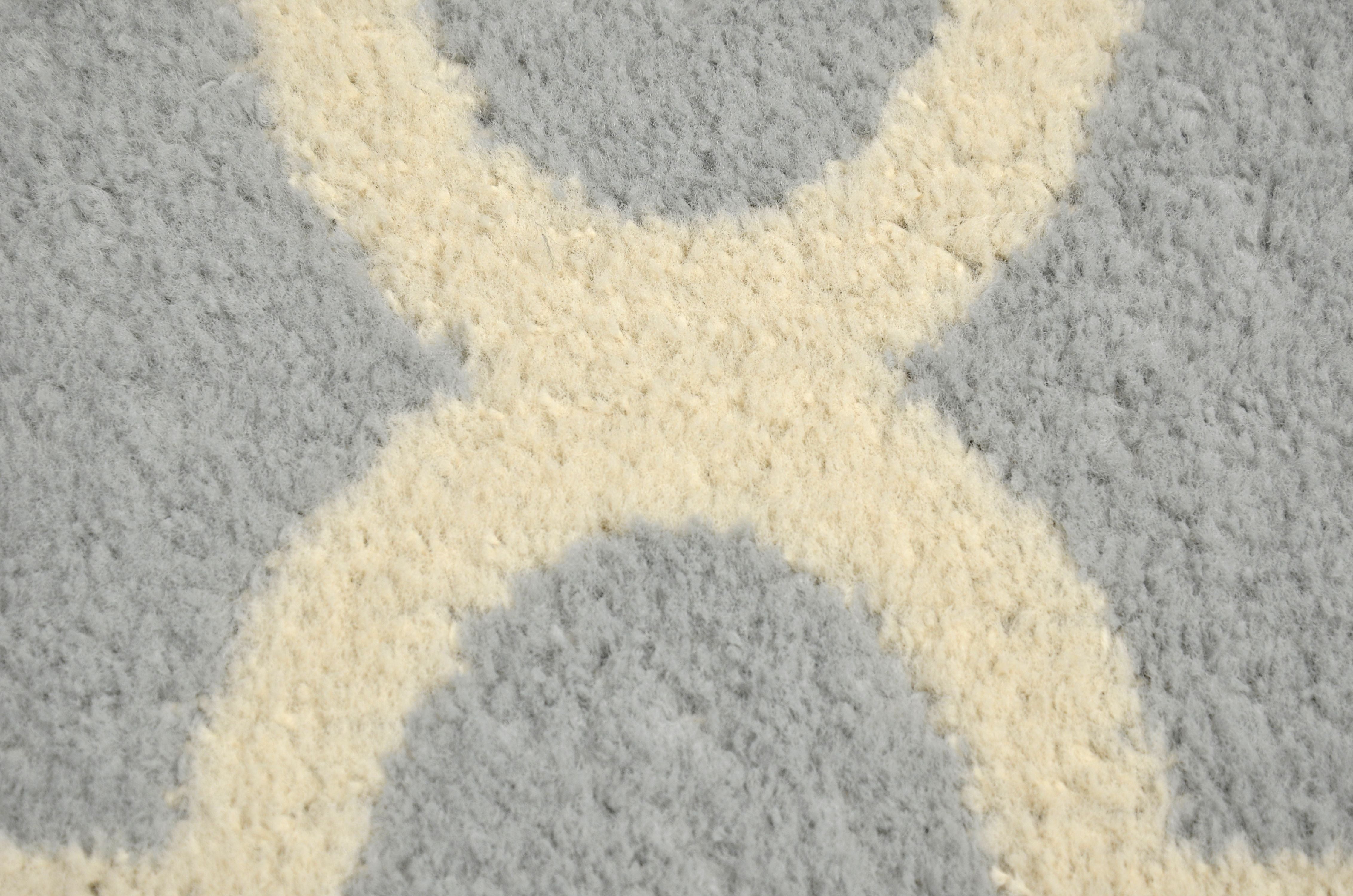 Mainstays Quatrefoil Silver/Ivory Indoor Area Rug, 5' x 7'