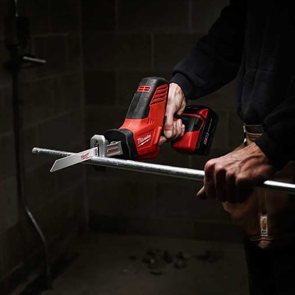 Details about   Milwaukee 2625-20 18V M18 Lithium Ion 2.0 Ah Reciprocating Sawzall Saw Kit