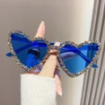 thumbnail image 4 of Gafas de sol con forma de ojo de gato para mujer, anteojos de sol de estilo Vintage, con degradado, en forma de corazón, con diamantes de imitación brillantes, con Uv400, 2024, 4 of 5