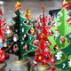 thumbnail image 2 of Mini árbol de Navidad de madera Juguete Decoración de escritorio con colgante Adorno de bricolaje para niños (rojo), 2 of 5