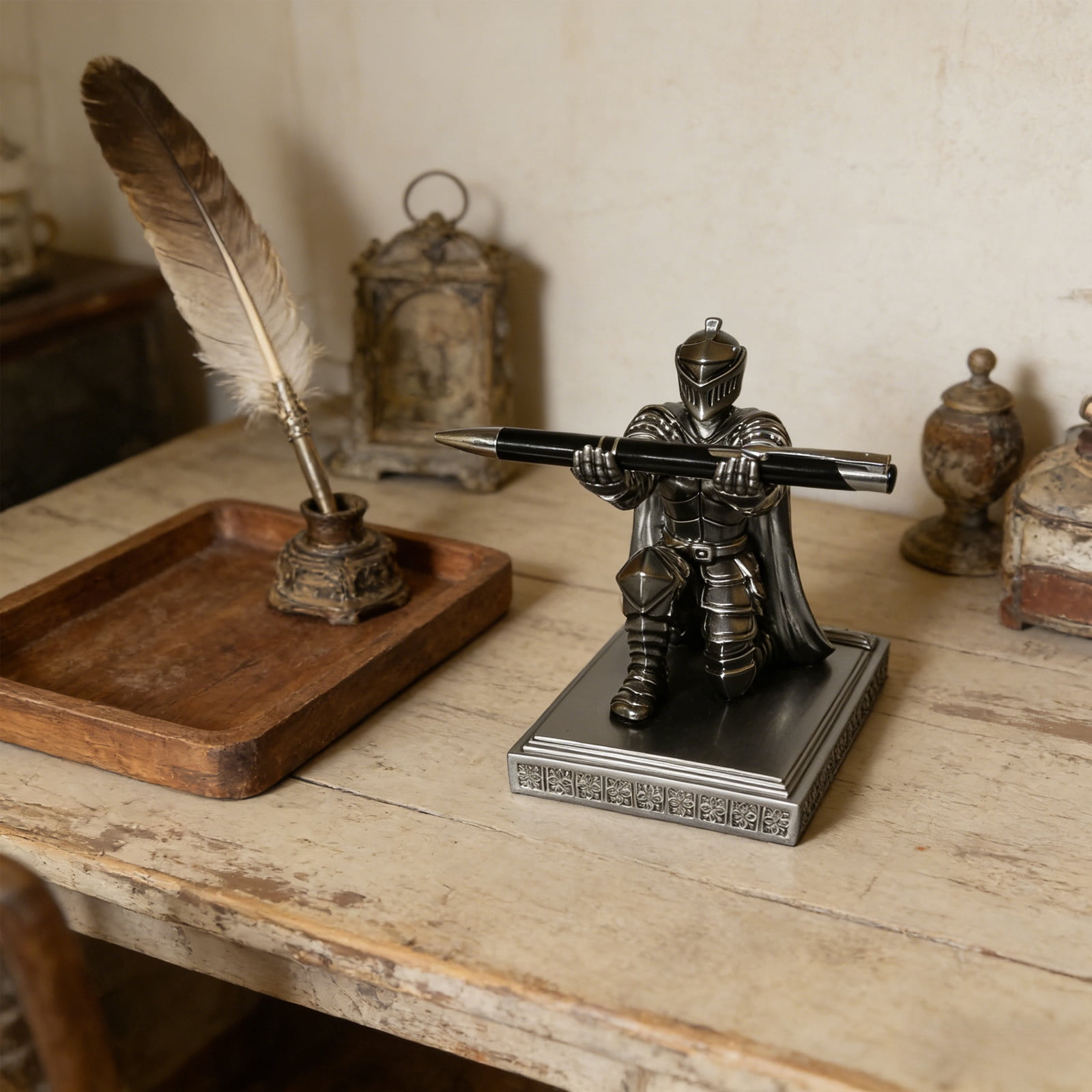 Weloille Medieval Female Knight Pen Holder with Pen, Vintage Style Writing Desk Decor, Decorative Office Accessory for Desk, Home, and Office Use