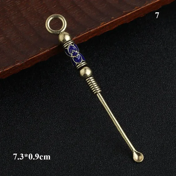 Limpiador de oídos Cucharas para los oídos Herramienta de limpieza de orejas de dragón con tallado de latón retro Removedor de cera de oídos Cureta Llavero Colgantes