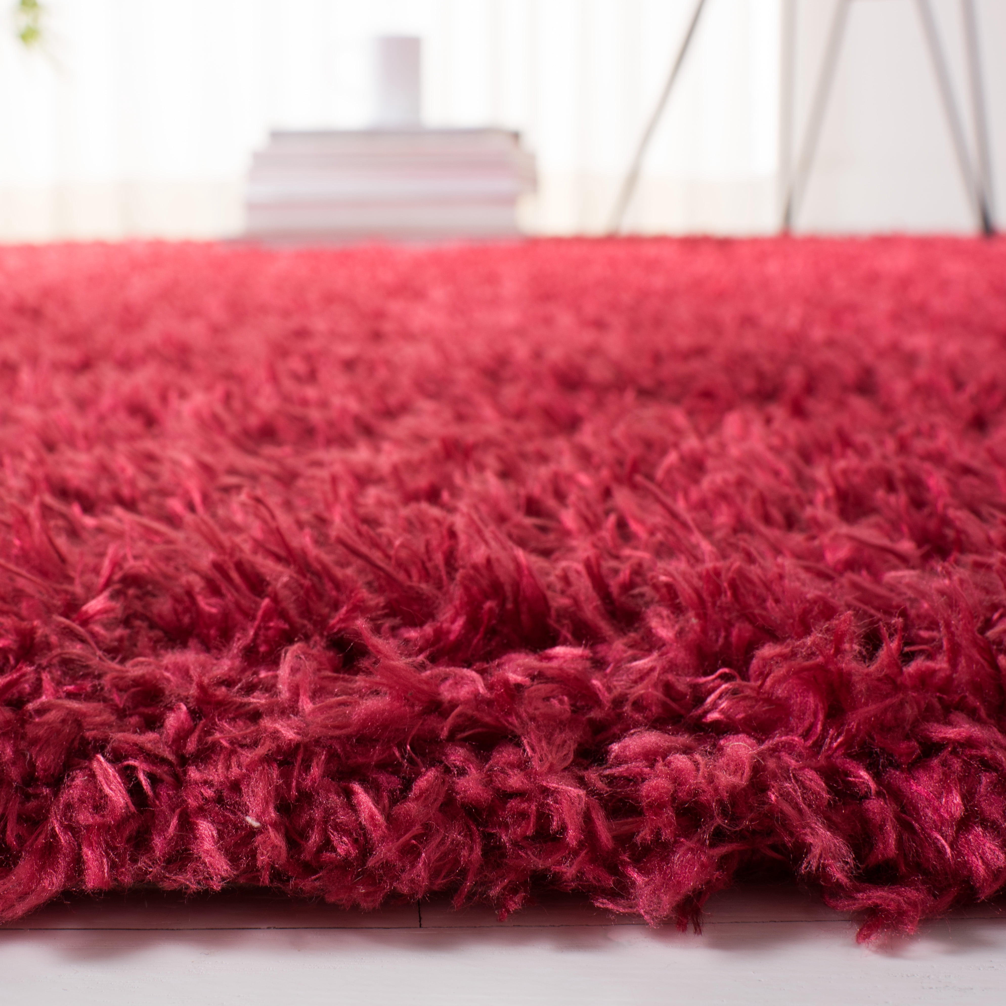 SAFAVIEH Madrid Miah Solid Polyester Shag Area Rug, Red, 3' x 3' Square