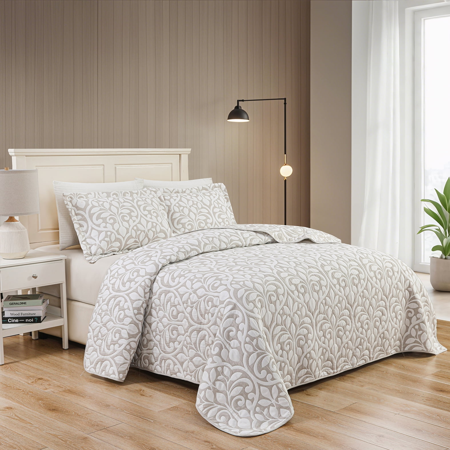 Marina Decoration Jacquard Embroidered Stitching Coverlet Bedspread Ultra Soft Bedding Summer Reversible Quilt Set with Quilted Shams