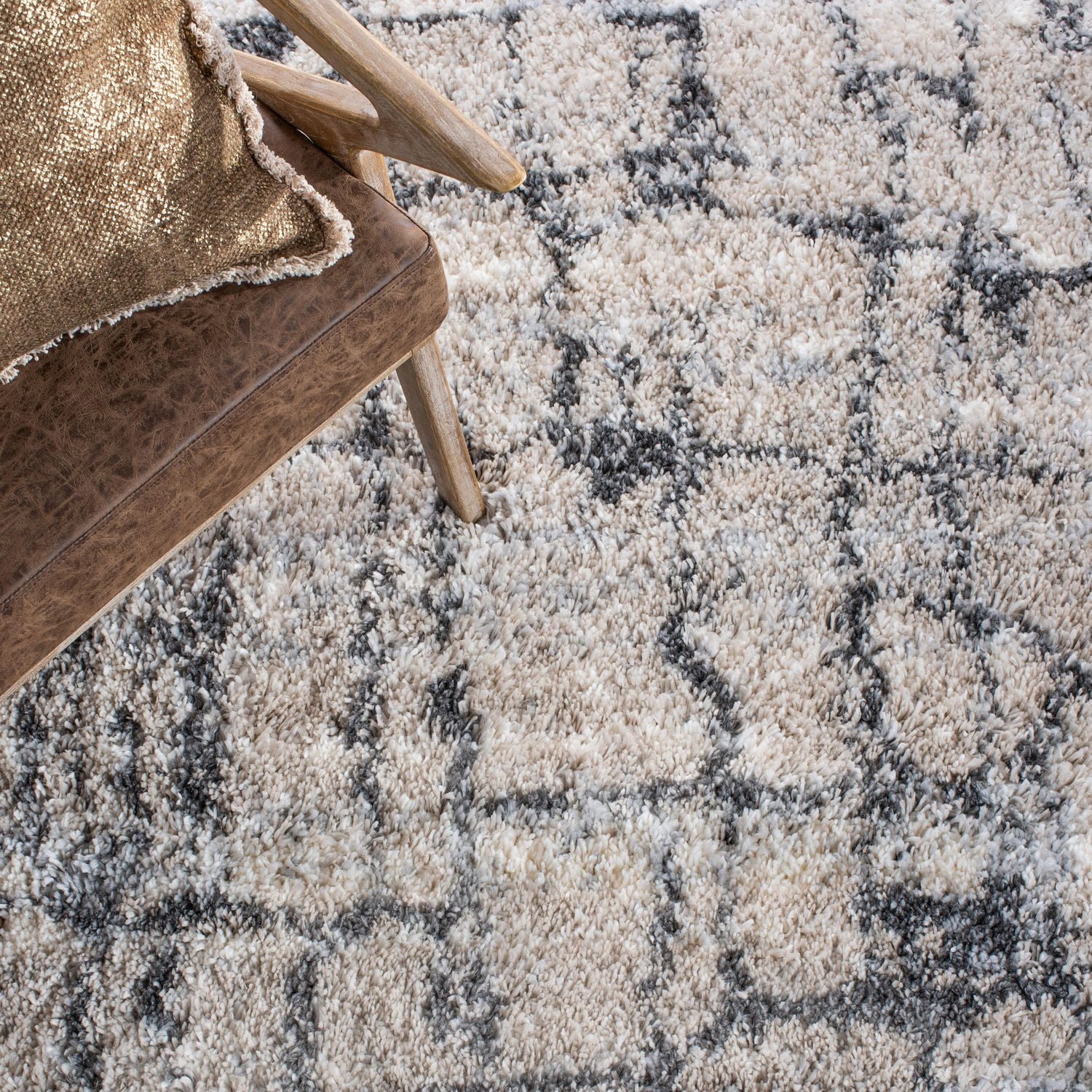 Safavieh Fontana Bayram Abstract Geometric Plush Shag Area Rug