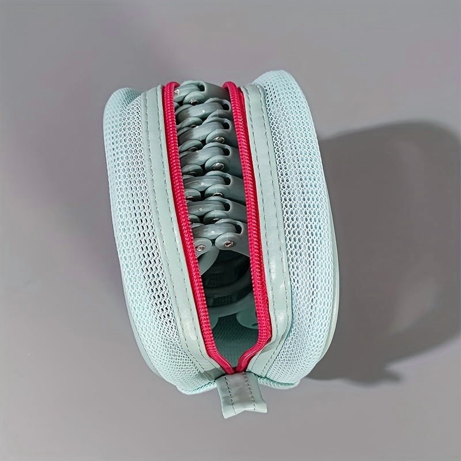 19 Essential Items for Cruise Travel: Includes 6 Foldable Hangers And 12 Clips + 1 Storage Bag, a Portable Travel Hanger Set with a Storage Bag
