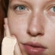 thumbnail image 4 of Crema hidratante con color Saie Slip Tint SPF 35, cobertura ligera, 40 ml, 4 of 9