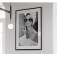 thumbnail image 1 of Impresión de lápiz labial de Audrey Hepburn, arte de pared de moda, blanco y negro, foto vintage, póster de Audrey Hepburn, decoración antigua de Hollywood, 1 of 3