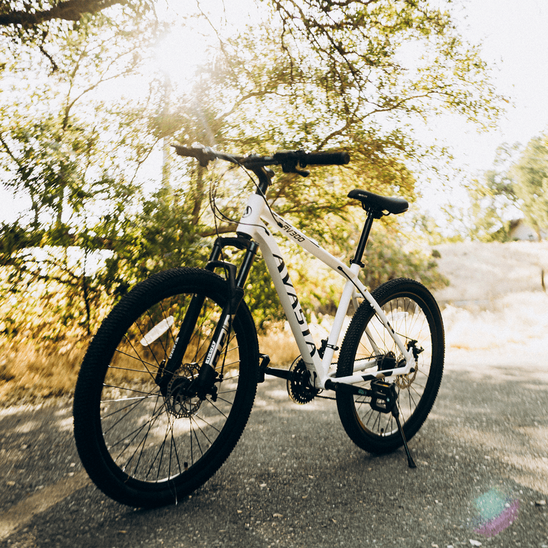 AVASTA AV300 Mountain Bike, 27.5 Inch, 21-Speed, Aluminum Frame
