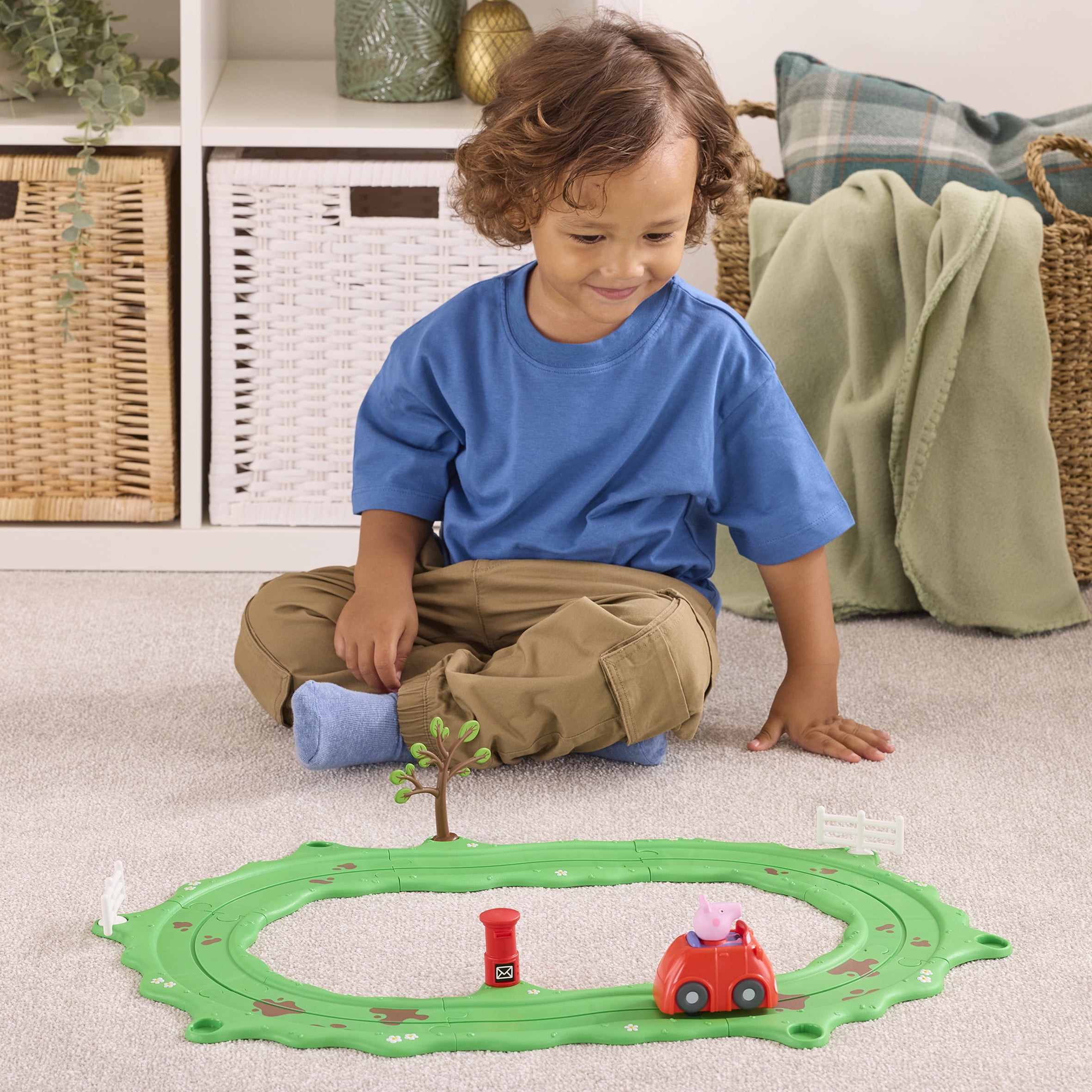 Peppa Pig Whizz-Around - Peppa's Little Red Car Set
