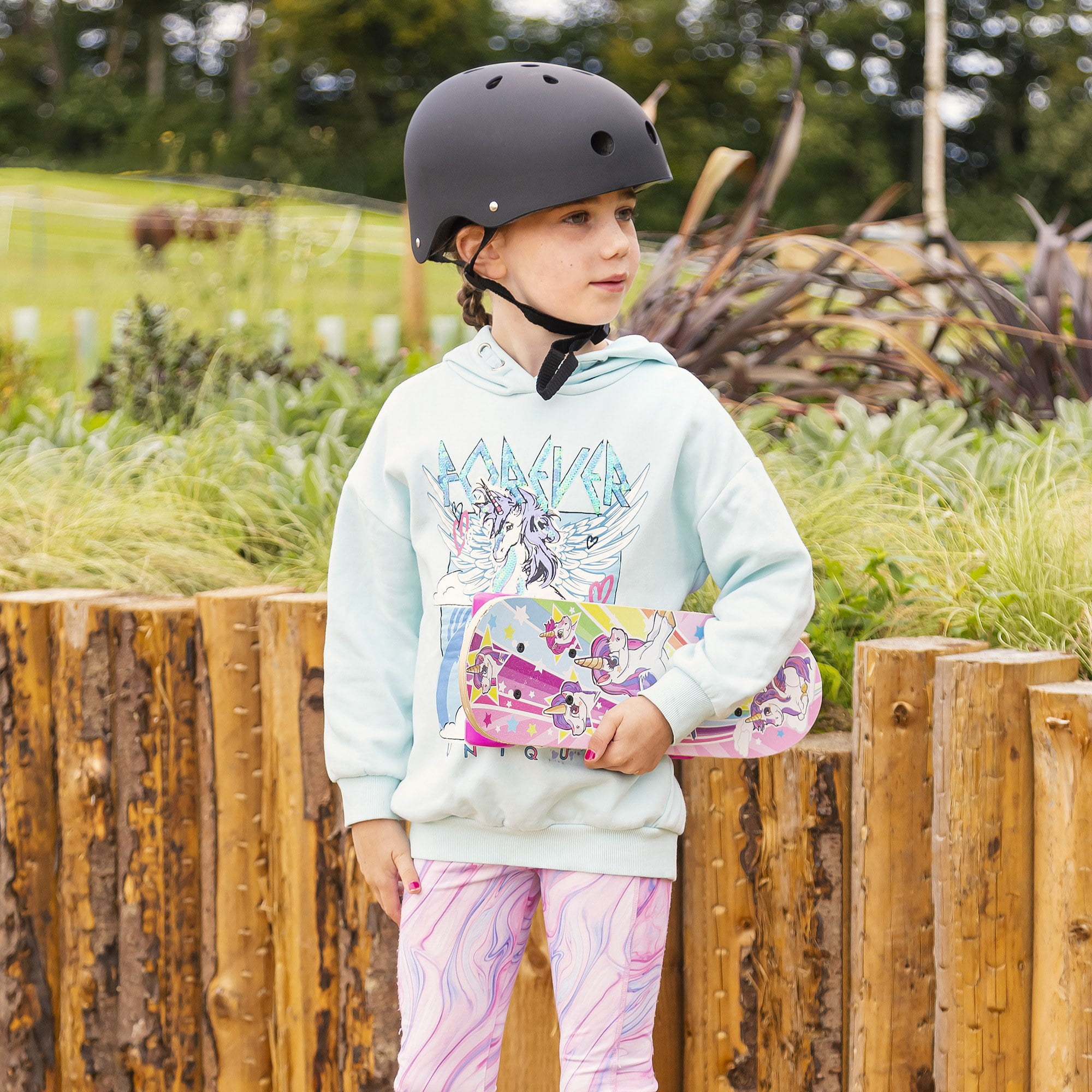 Ozbozz: 17" Skateboard - Unicorn - Heavy-Duty Flashing Wheels, Anti-Slip Grip, Smooth-Ride Bearings, Wooden Deck, Outdoor Ride-On Toy, Kids Ages 3+