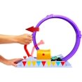 thumbnail image 3 of Set de vehículos de juguete Mattel Cars On The Road Loop Playset, 3 of 6