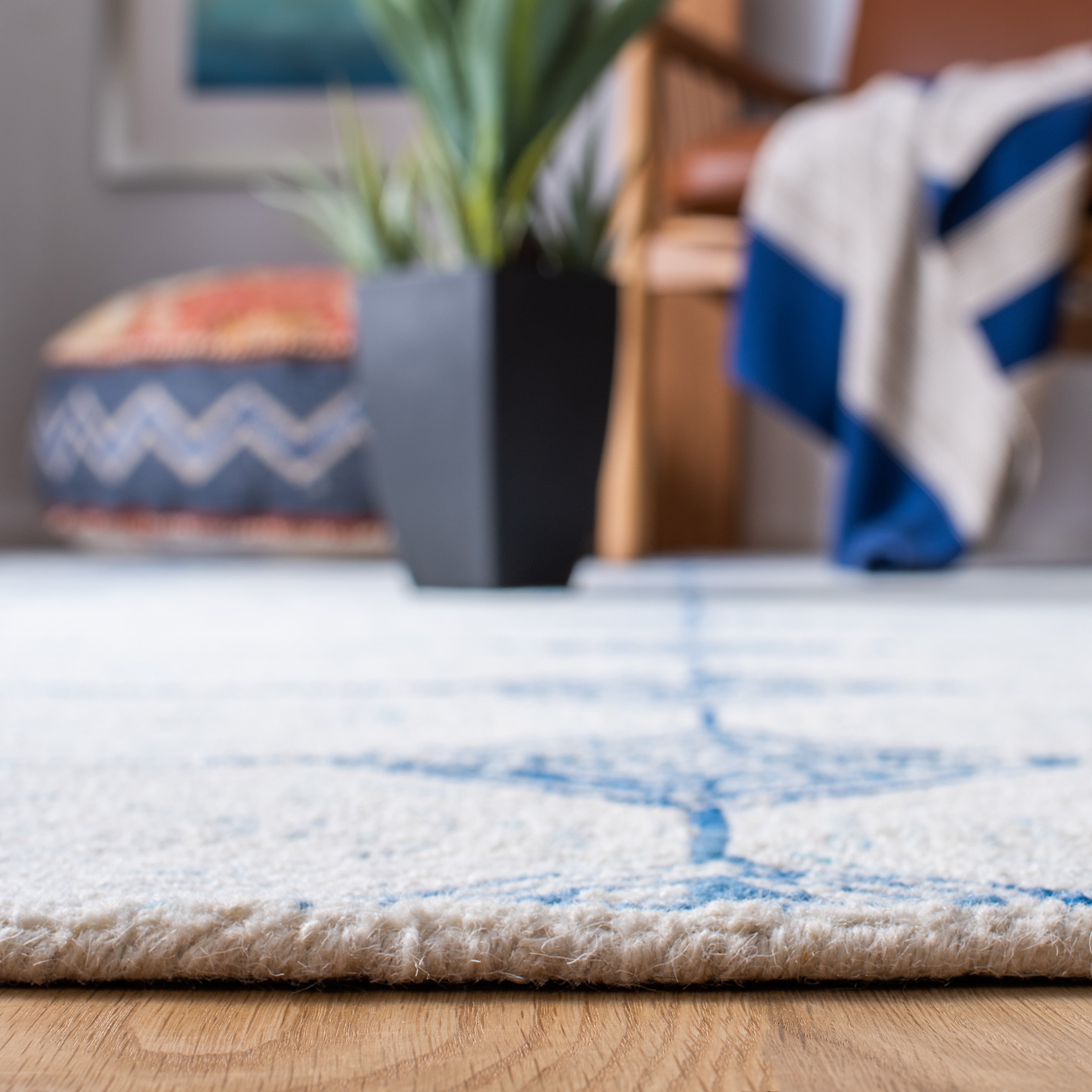 SAFAVIEH Abstract Clematis Geometric Area Rug, Ivory/Blue, 9' x 12'