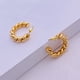 thumbnail image 3 of Aretes de aro redondos de cuerda torcida chapados en oro en oro rosa, oro blanco y oro amarillo, 3 of 5