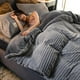 thumbnail image 2 of Juego de cama con funda nórdica y edredón mágico de terciopelo, 150, 220x240, sencillo, de lujo, para invierno, cálido, grueso, forro polar para nieve, colores sólidos, gris, amarillo, 50, 2 of 5