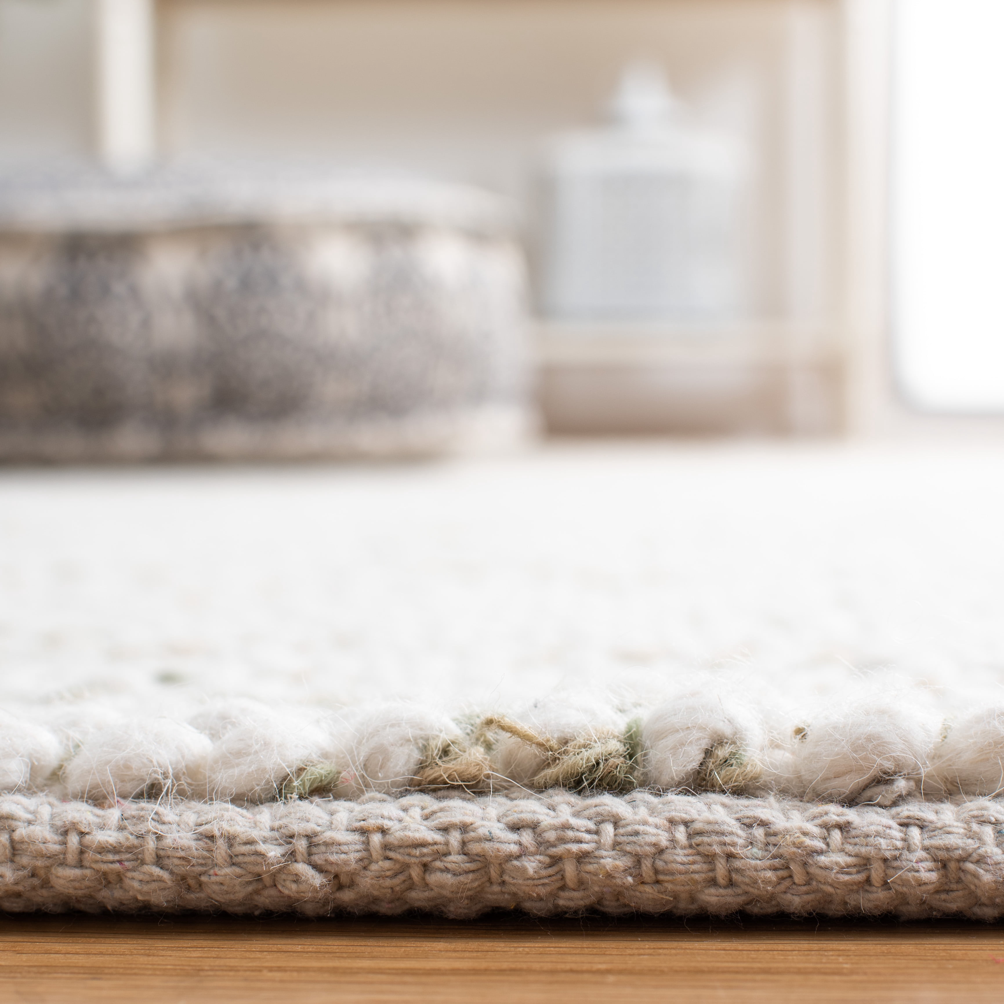 SAFAVIEH Natura Finn Distressed Area Rug, Sage/Ivory, 6' x 6' Round