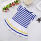 thumbnail image 5 of Conjunto de 2 piezas de camiseta de verano con estampado de margaritas y rayas para niñas pequeñas, con lazos y pantalón amarillo., 5 of 8