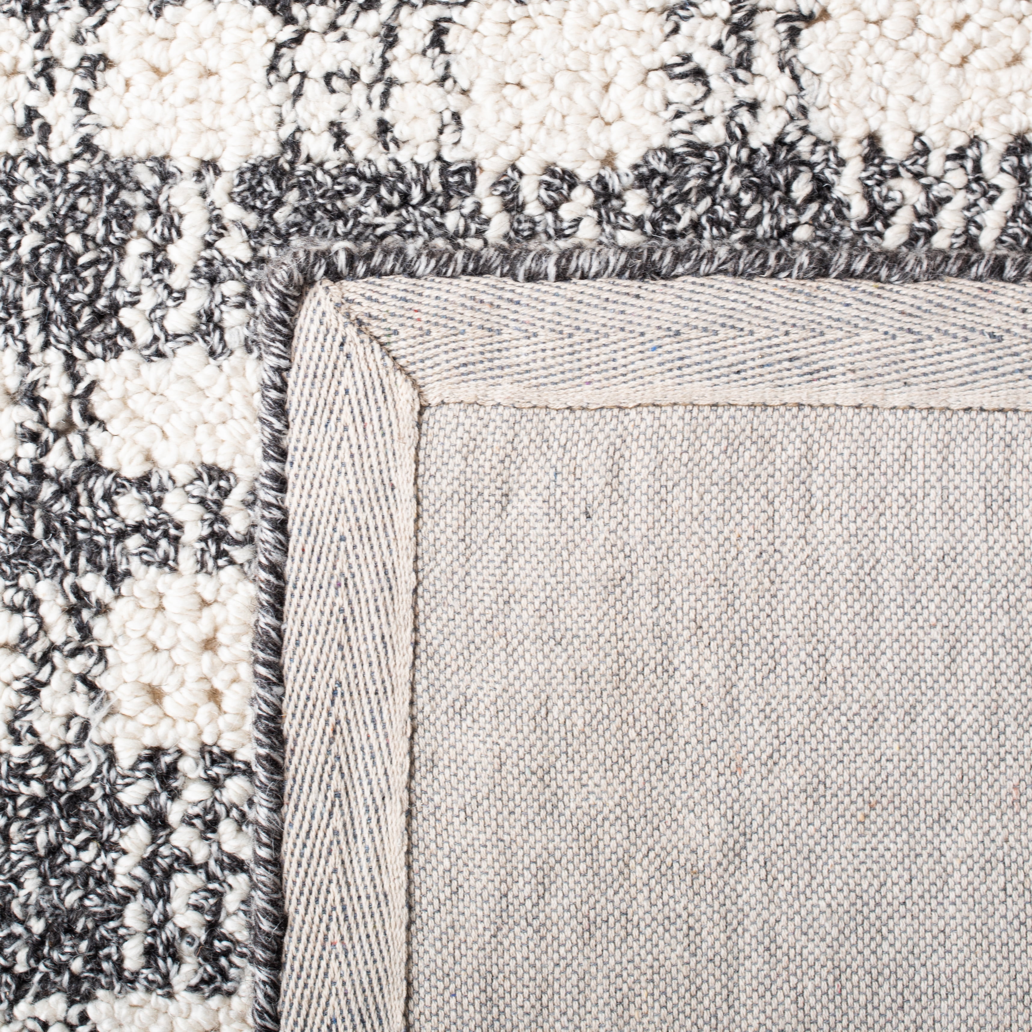 SAFAVIEH Abstract Aleta Trellis Area Rug, Ivory/Black, 2' x 3'