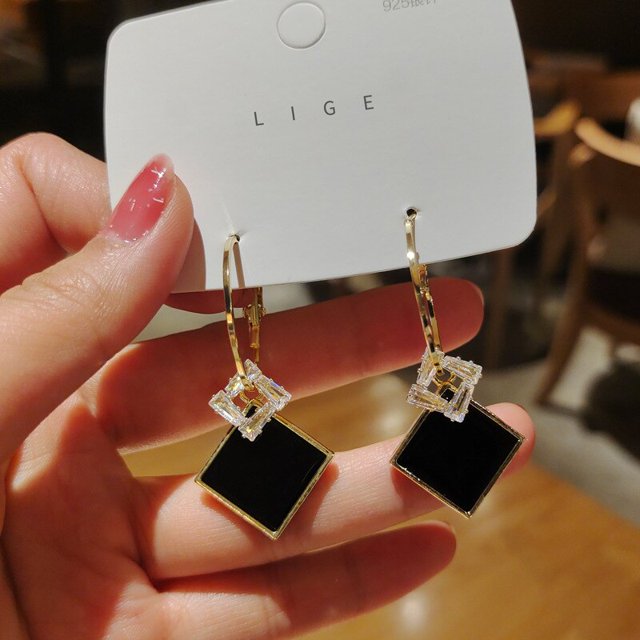 Nuevos pendientes de gota de cristal con circonita cúbica ostentosa, pendientes de temperamento para mujer, joyería de moda de Color plateado de alta calidad Dengxun unisex