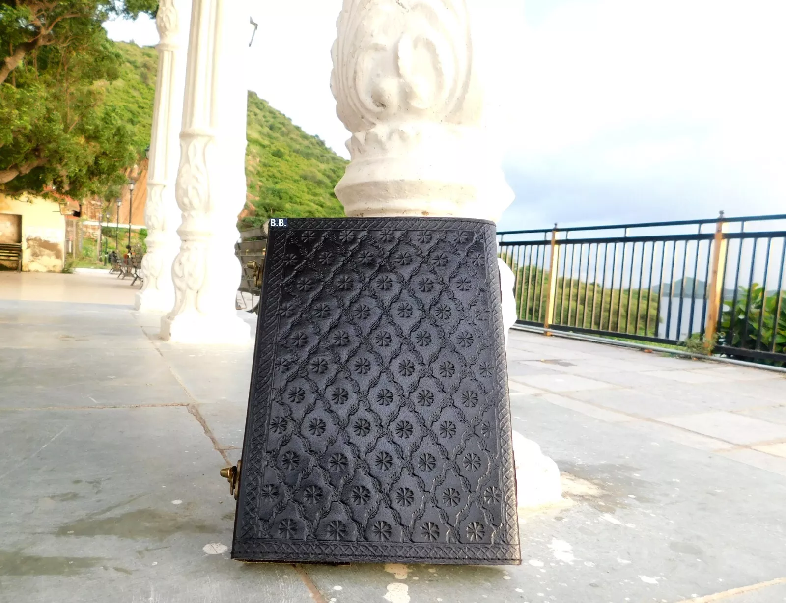 Handcrafted Embossed Vintage Design Leather Bound Journal Diary Healing Obsidian Stone Blank Notebook For Men & Women