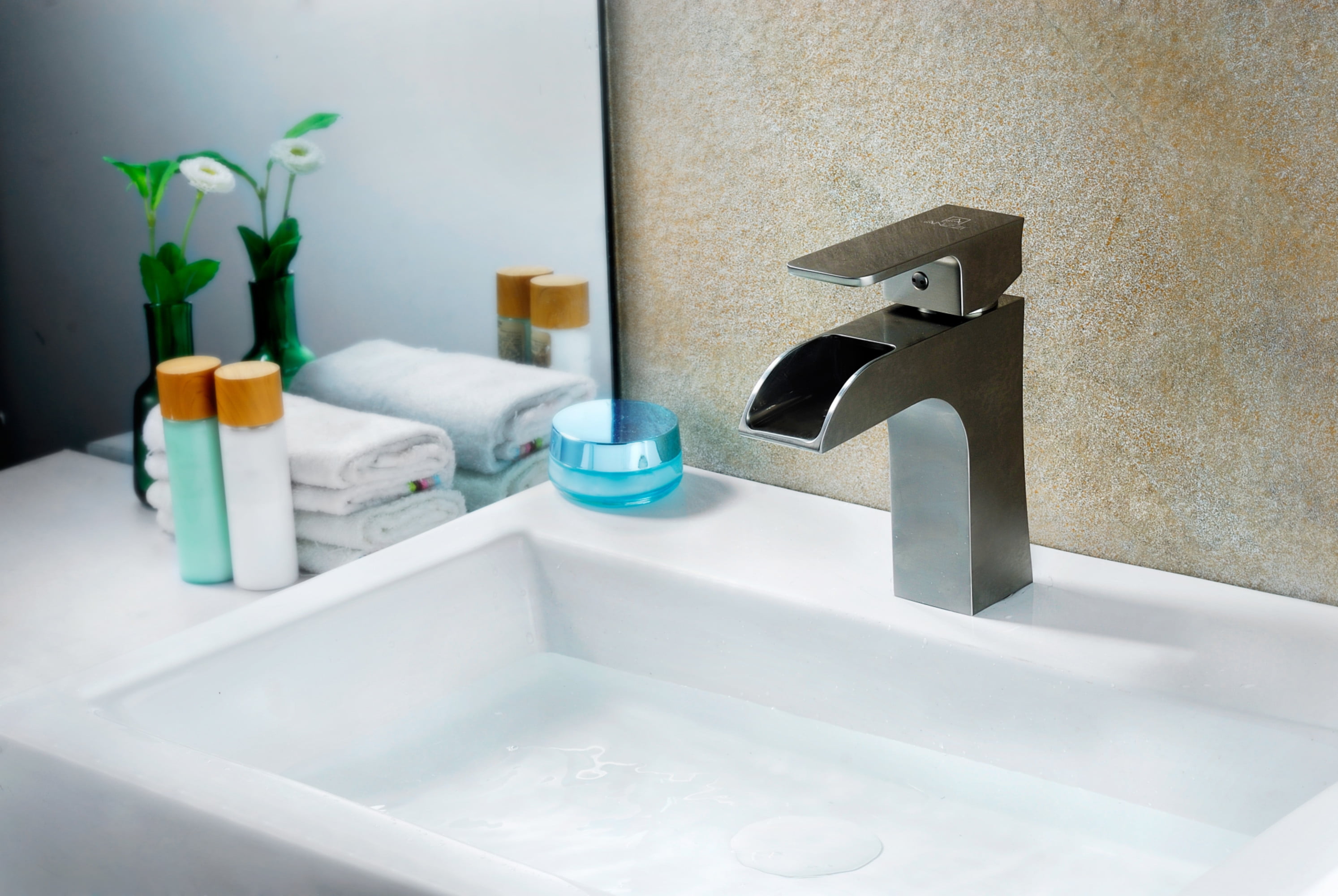 Anzzi L-AZ019ORB forza Series Single Handle Bathroom Sink Faucet in Oil Rubbed Bronze