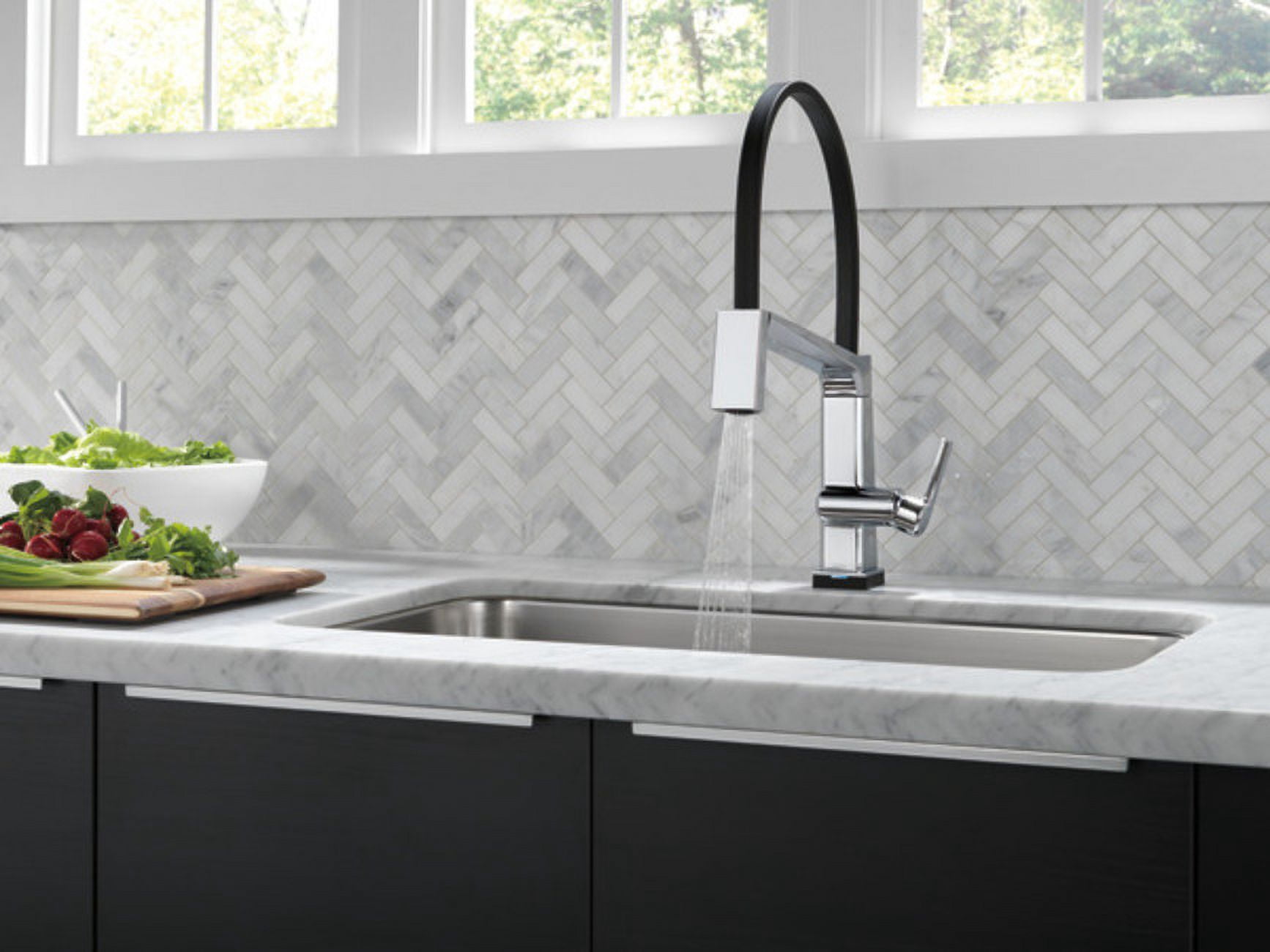 Delta 9693T-Dst Pivotal Pull-Down Kitchen Faucet - Black