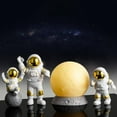 thumbnail image 4 of Figuras de astronauta (4 unidades), estatuas de astronautas de PVC, figuras decorativas, modelos de acción. Amarillo dorado, 4 of 9