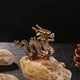 thumbnail image 4 of Estatua de dragón coleccionable, figuras de dragón para decoración de escritorio, estudio y sala de estudio. Bronce, 4 of 9