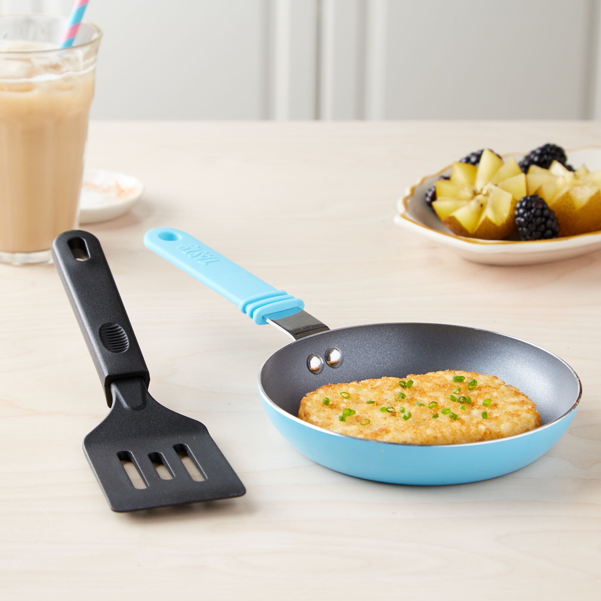 MINI EGG PAN AND SPATULA - Eddingtons