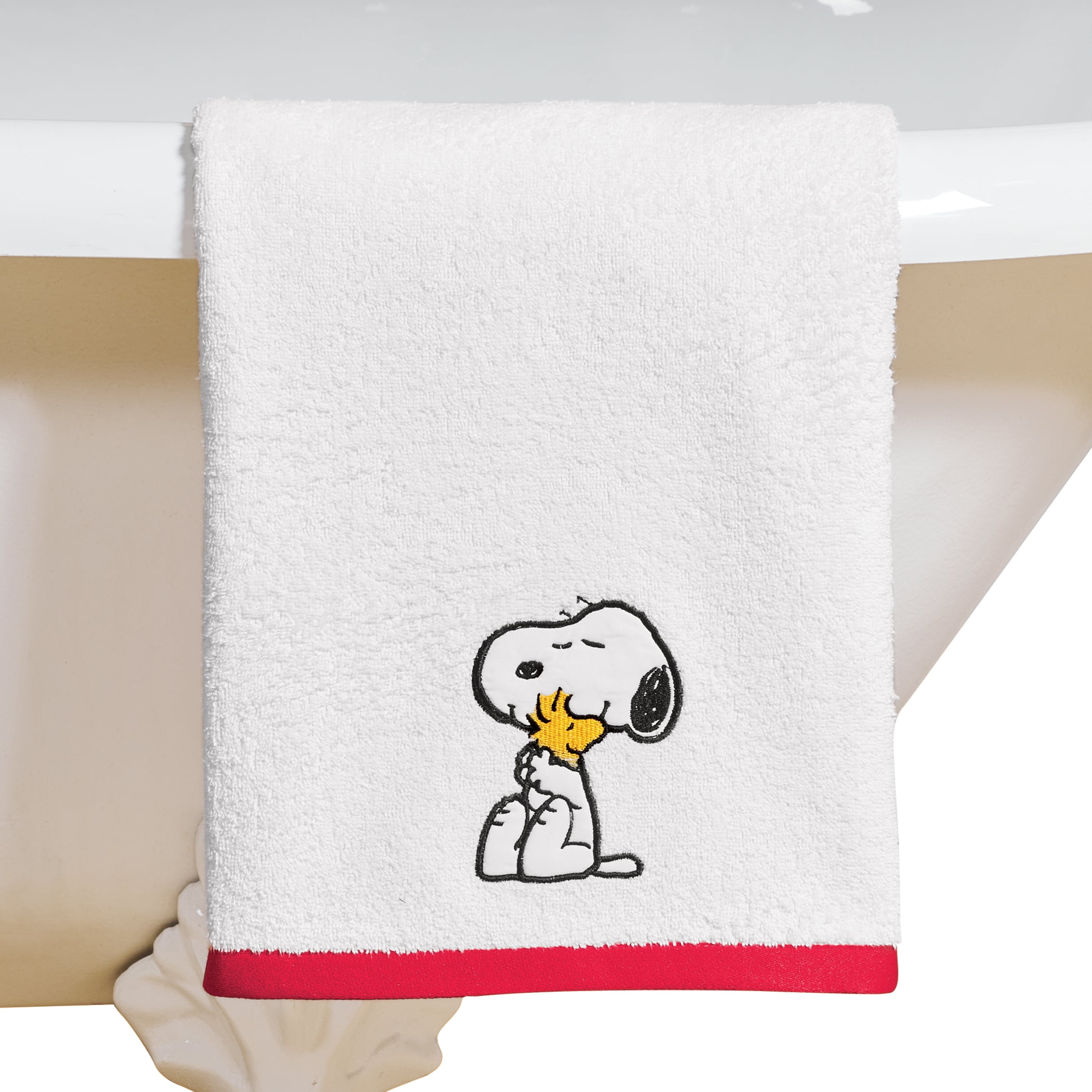 Peanuts Holiday Bath Towel in Red 