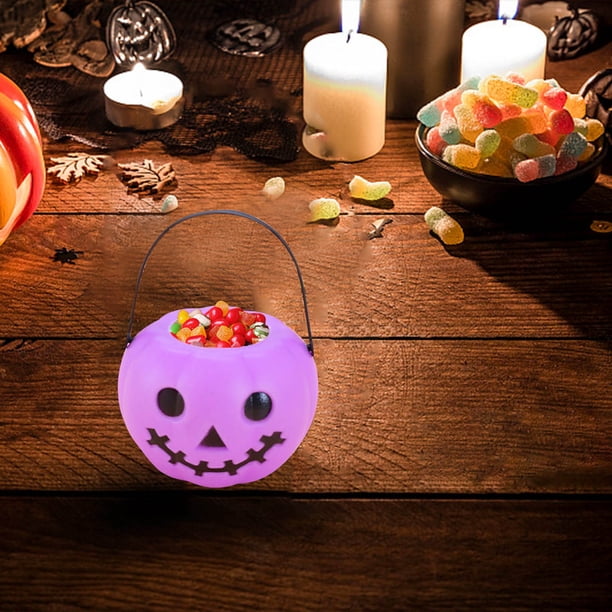 Fiudx Cubo de Calabaza de Halloween, Farol de Plástico Ecológico, Asa Apta para Niños, Ideal para Dulces y Golosinas, Recuerdo o Decoración de Fiesta, Color Morado, Elige Tu Estilo.
