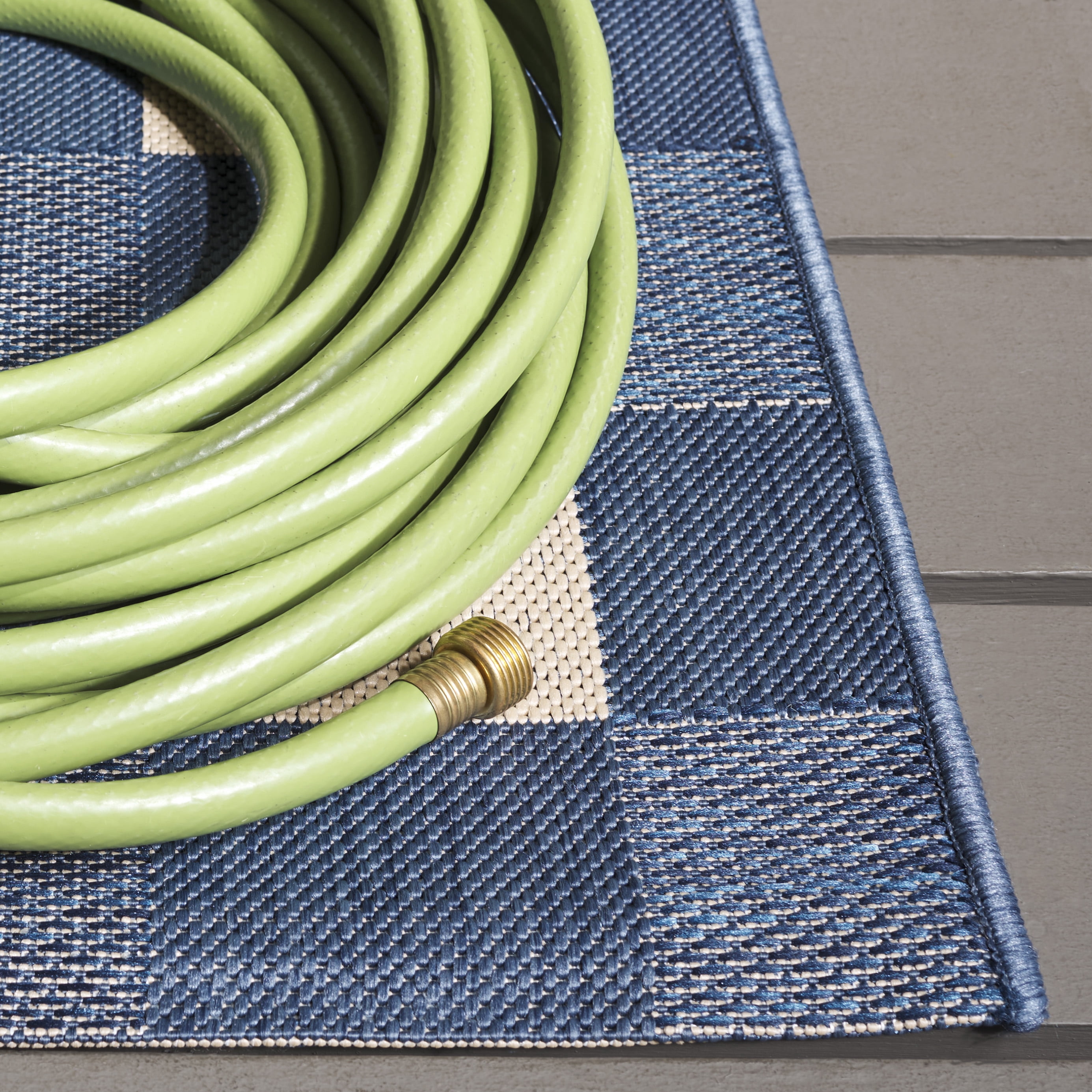 Safavieh Courtyard Caitriona Checkered Indoor/Outdoor Area Rug, Blue/Beige, 4' x 5'7"