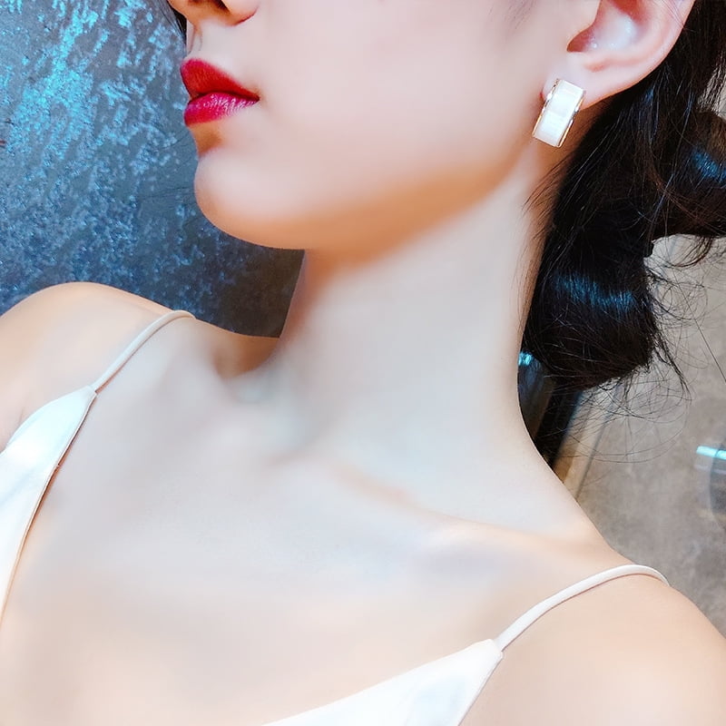 Details about   Vintage High Fashion Austrian Crystal Small Classic Clear 6mm Disc Stud Earring 