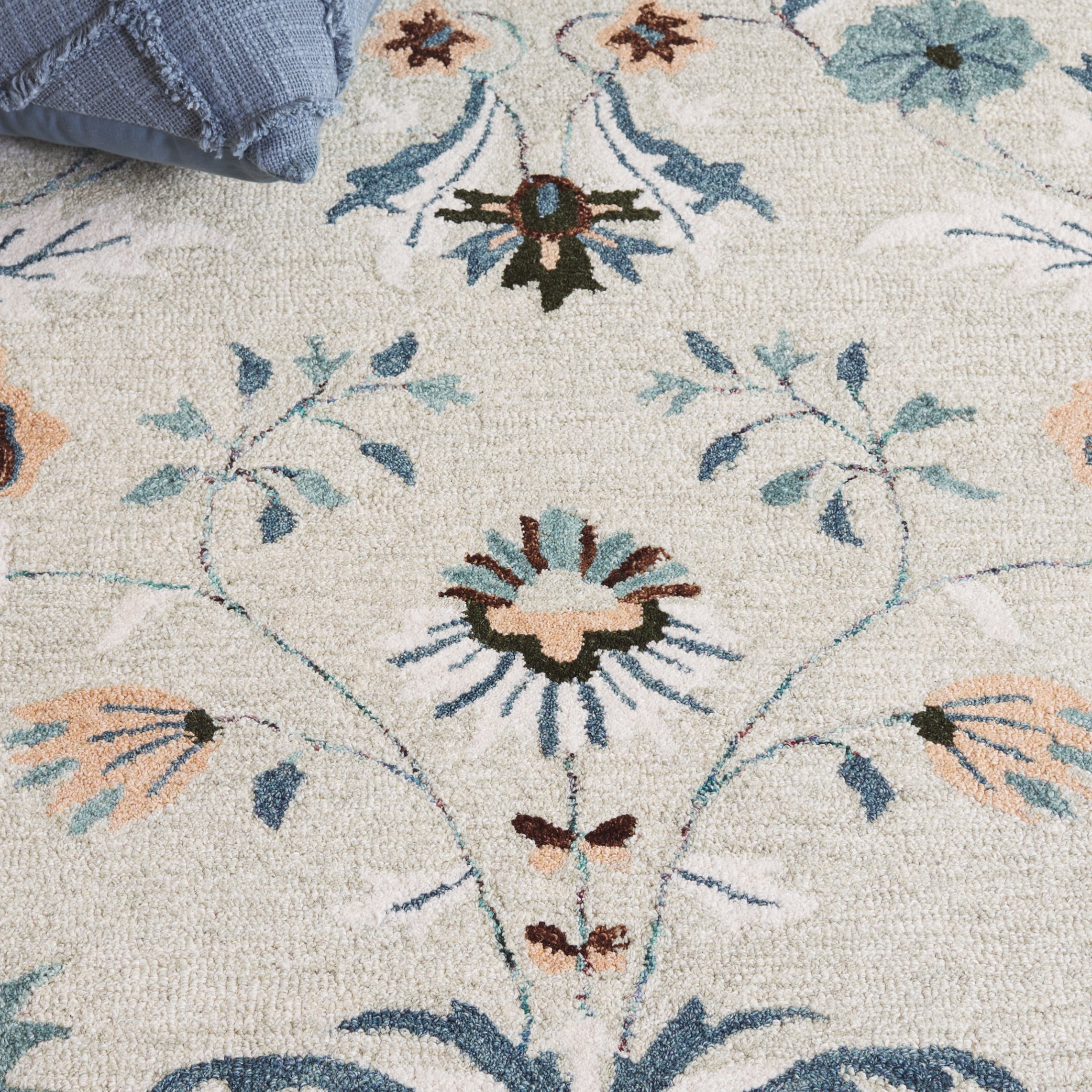 SAFAVIEH Blossom Wardell Floral Area Rug, Sage/Blue, 6' x 6' Round