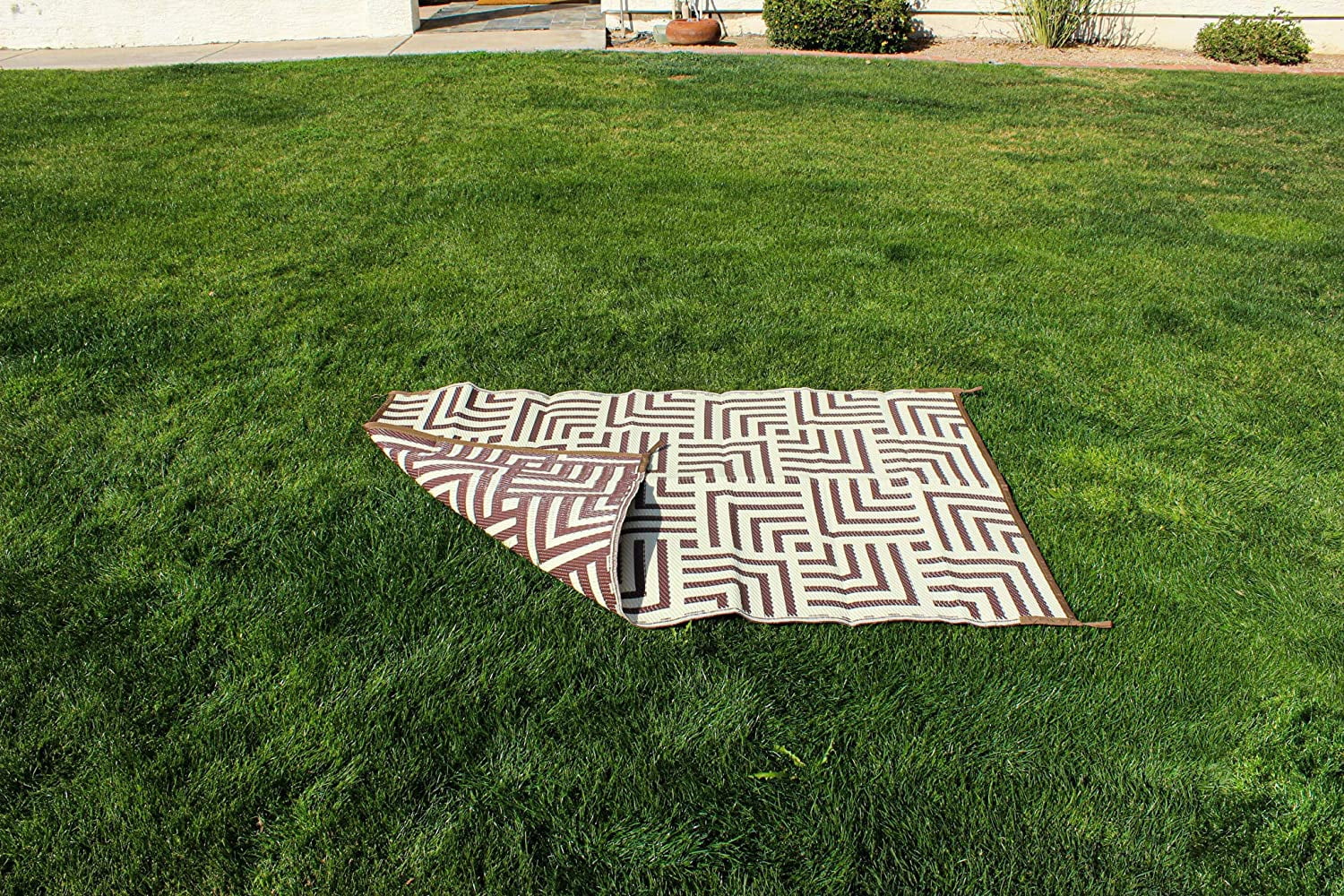 Reversible Mat 8x10 Foot Outdoor Polypropylene Pattern Patio Rug, Brown/Beige