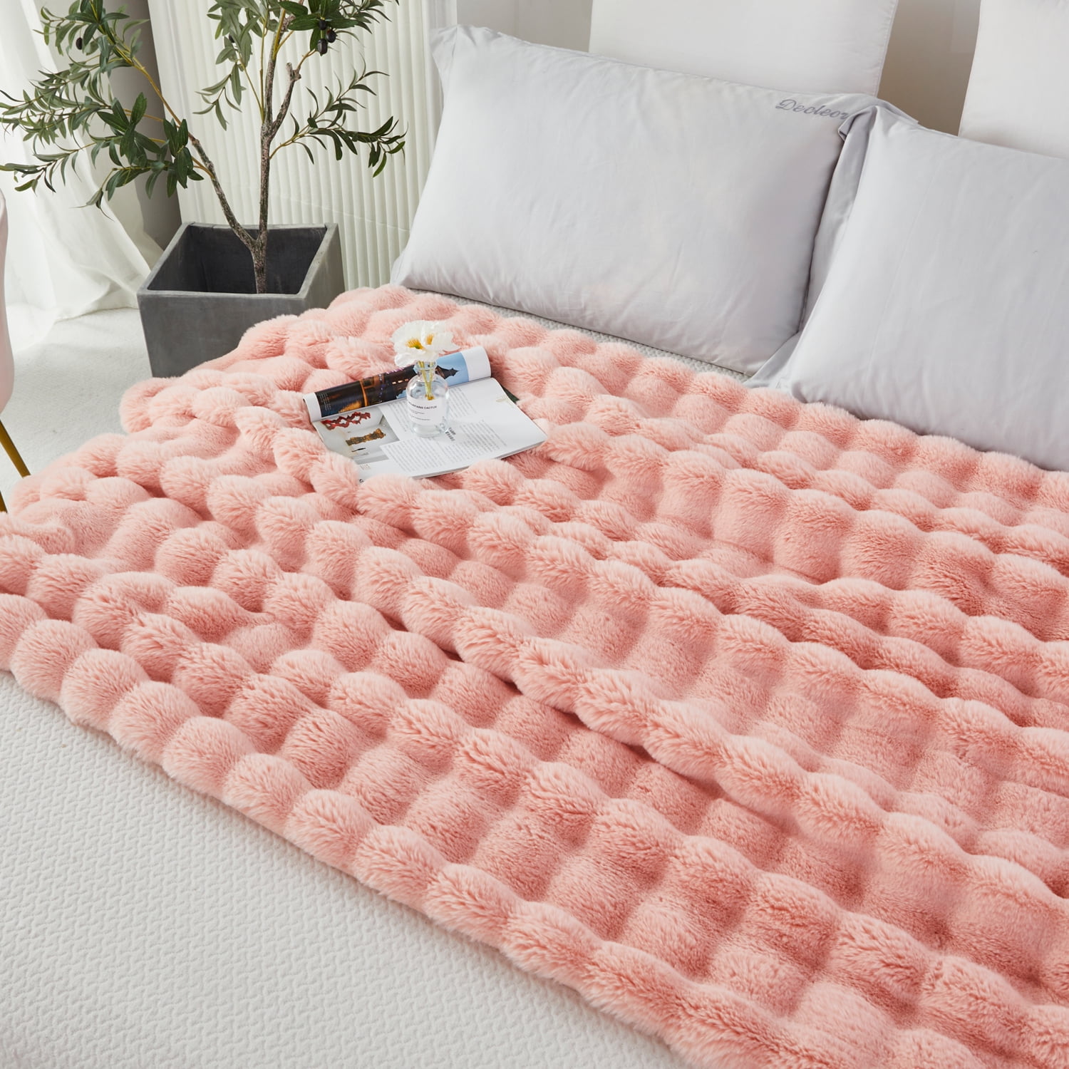 URBONUR Blush Pink Bubble Throw Blankets for Couch Chair Bed, Luxury Faux Fur Fluffy Throw Blanket,Warm Soft Thick Fuzzy Throw Blanket for Women Men 51×63 Inches