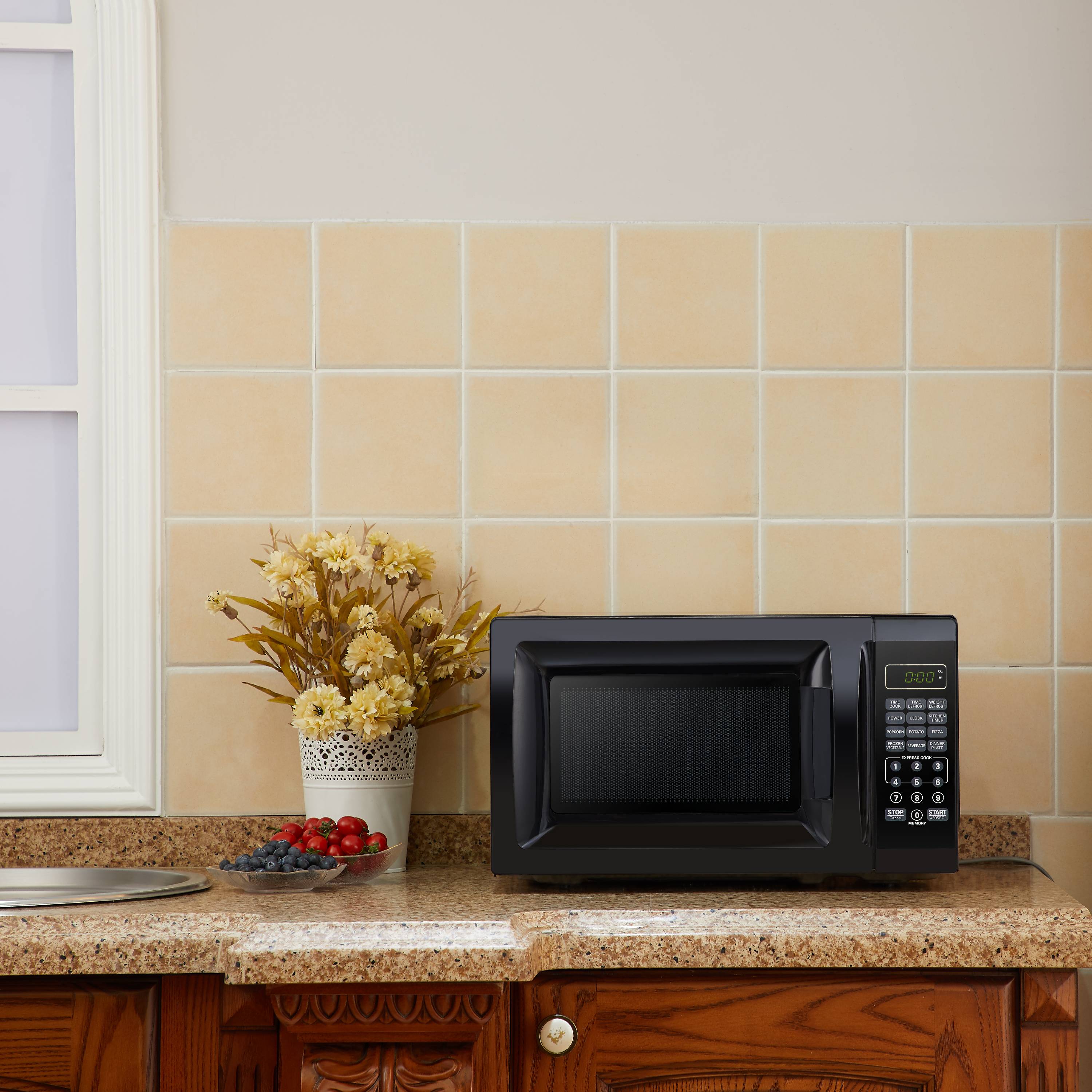 Mainstays 0.7 Cu. Ft. 700W Black Microwave Oven - image 3 of 7