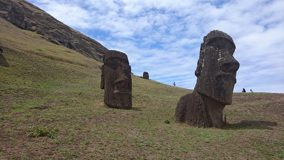 Chile - easter island - geographia, Located 3,700 km (2,300 miles) off the west