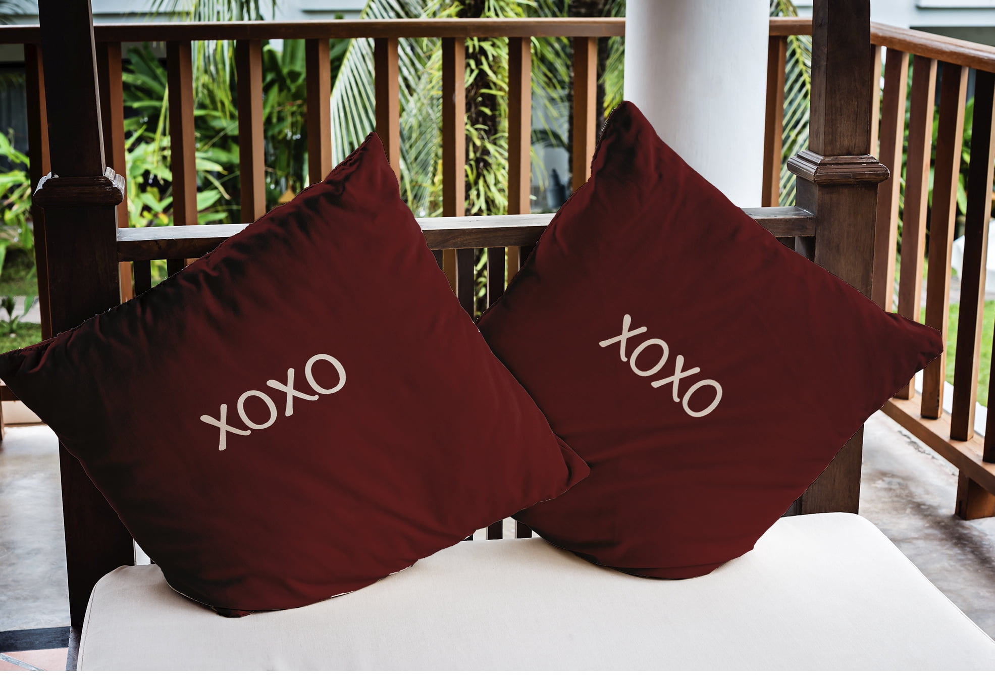 Simply Daisy 18 inch XOXO Valentines Indoor/Outdoor Throw Pillow