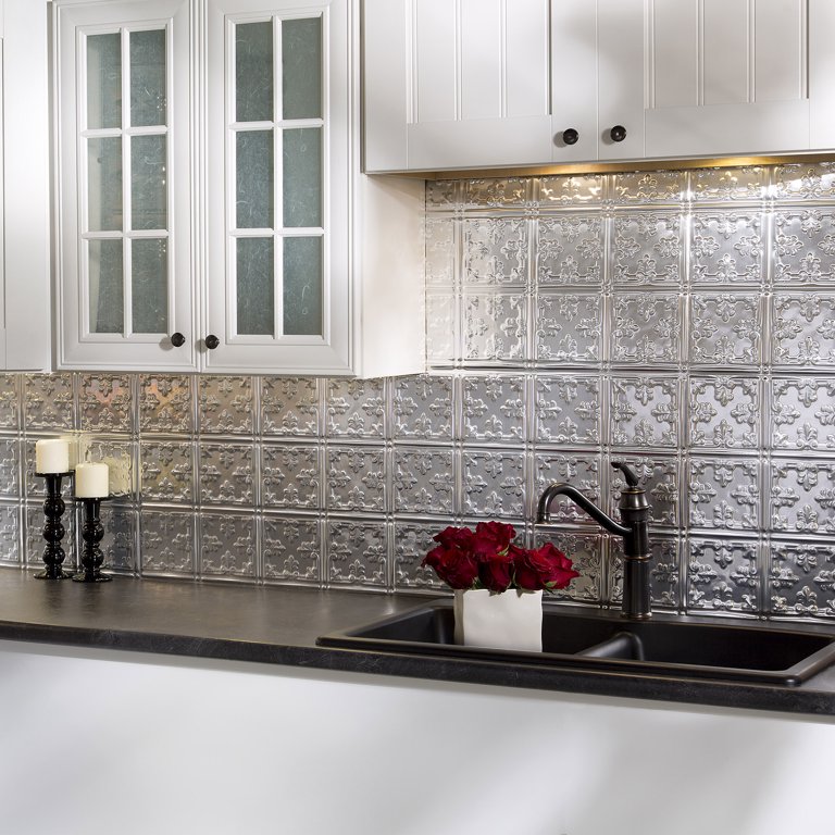 Fasade Traditional Style/Pattern 1 Decorative Vinyl 18in x 24in Backsplash Panel in Crosshatch Silver (5 Pack)