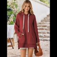 thumbnail image 4 of Vestido Informal Extragrande con Capucha, Larga, Dobladillo Dividido y Cordón Ajustable para Mujer con Bolsillo Tipo Canguro. Rojo L, 4 of 6