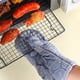 thumbnail image 4 of Juego de guantes de horno aislados engrosados y agarraderas - poliéster resistente al calor, verde/rosa/azul, 10,2x4,7 pulgadas, protege manos y encimeras, 4 of 6