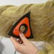 thumbnail image 5 of Mini removedor de pelo para mascotas para suministros de detalles de automóviles, removedor de pelo de perro para alfombras para el interior del automóvil, removedor de pelo de perro triangu, 5 of 5