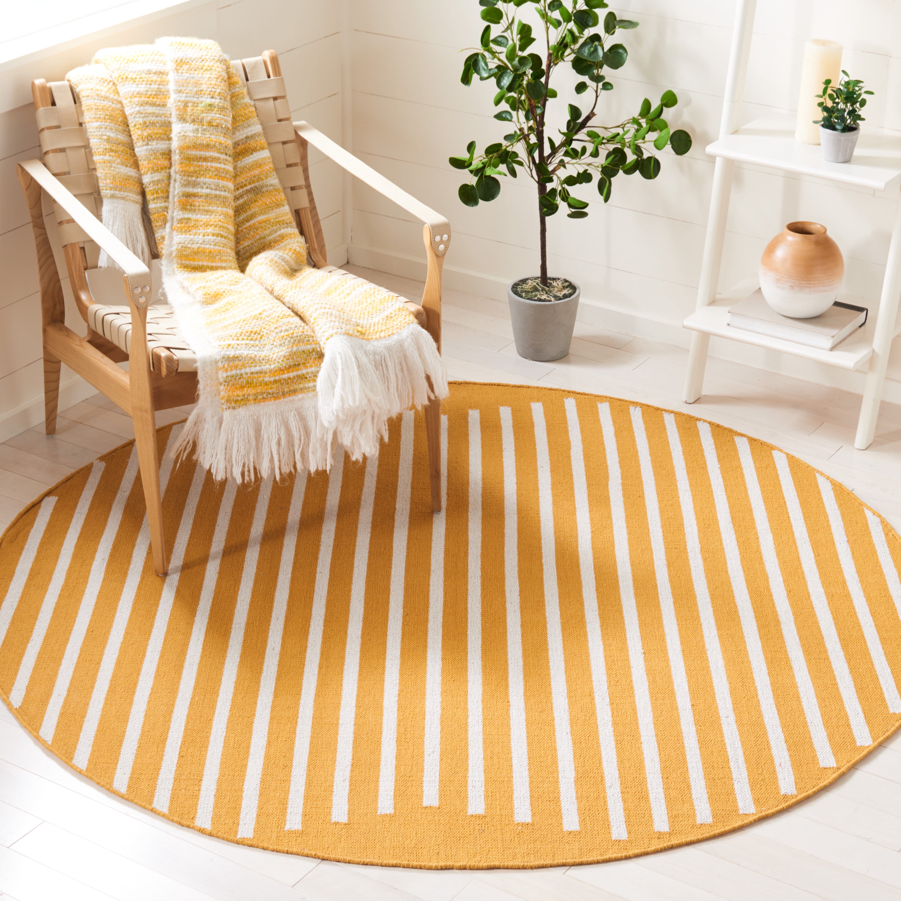 SAFAVIEH Montauk Amadine Striped Cotton Area Rug, Gold/Ivory, 6' x 6' Round