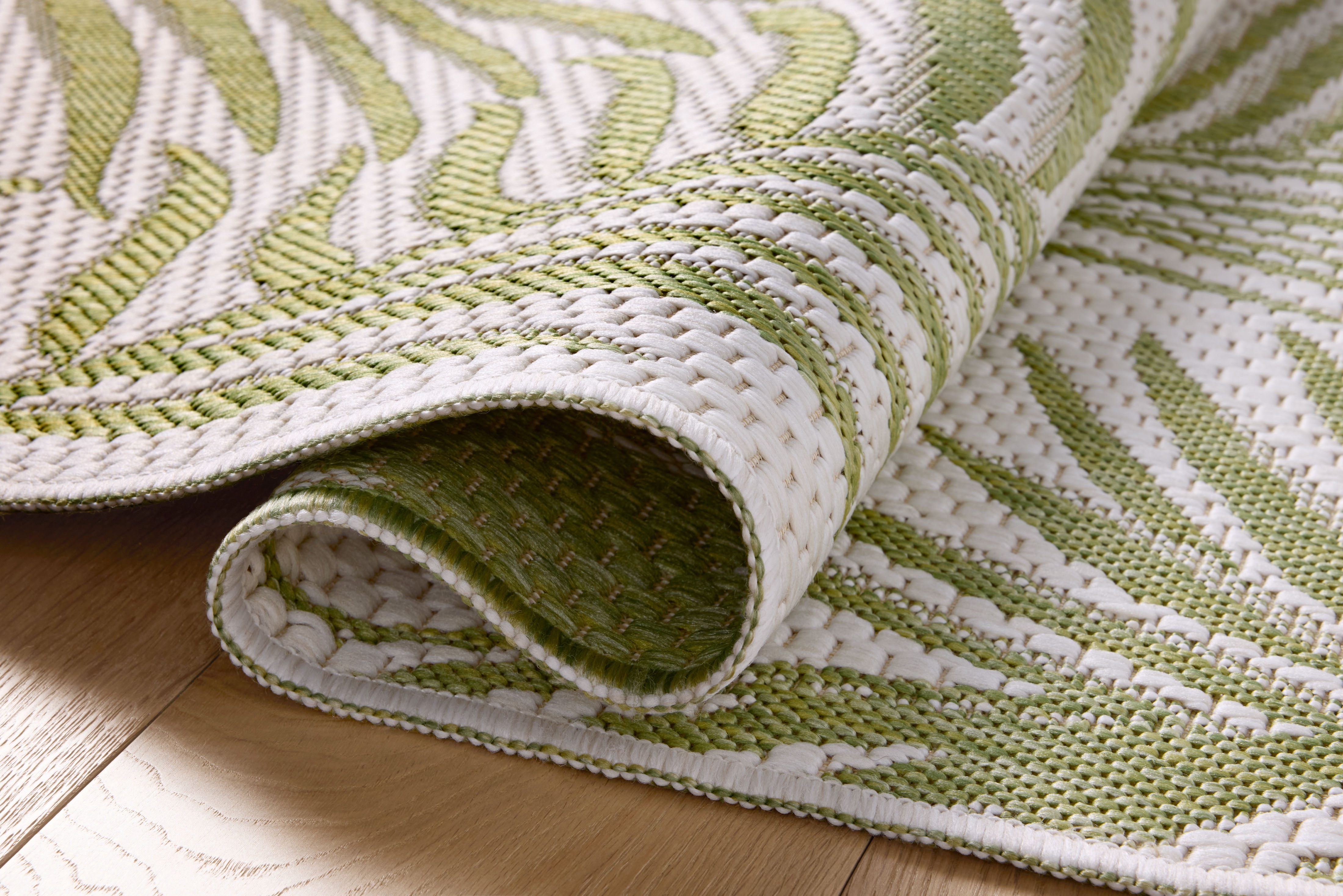 Indoor Outdoor Rug 4x6, Reversible, Loloi Easton Ivory / Green (4' x 6')